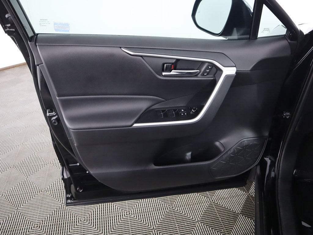 Used 2021 Toyota RAV4 XLE Premium AWD/4WD image 24