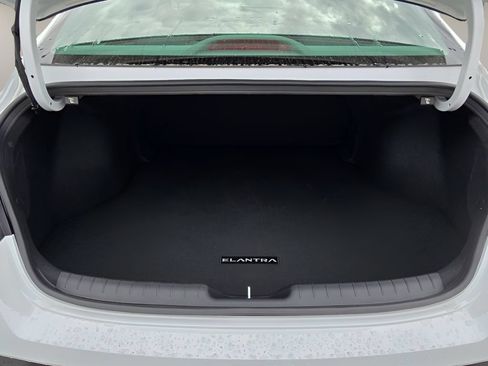 New 2026 Hyundai Elantra Hybrid FWD image 31