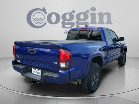 Used 2023 Toyota Tacoma SR5 w/ Technology Package AWD/4WD image 3