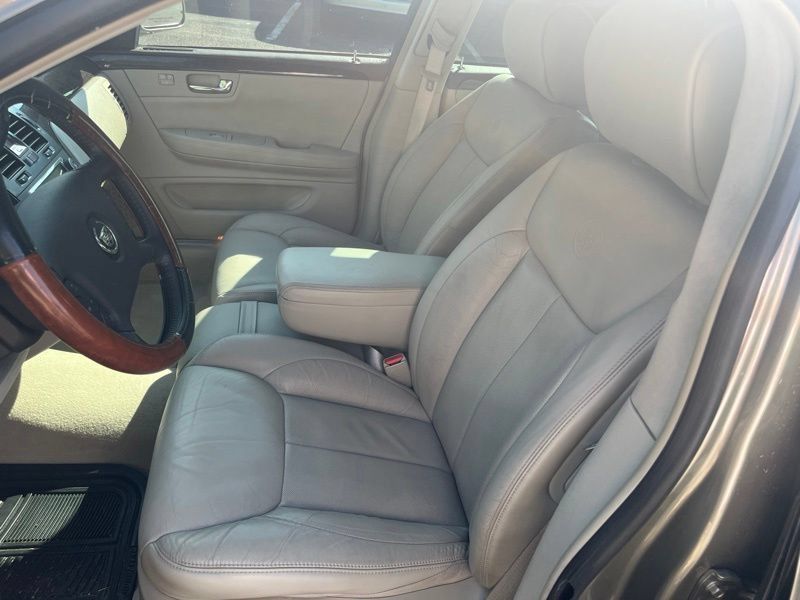 Used 2011 Cadillac DTS FWD image 10