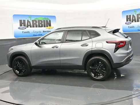 Used 2025 Chevrolet Trax ACTIV w/ Driver Confidence Package FWD image 3