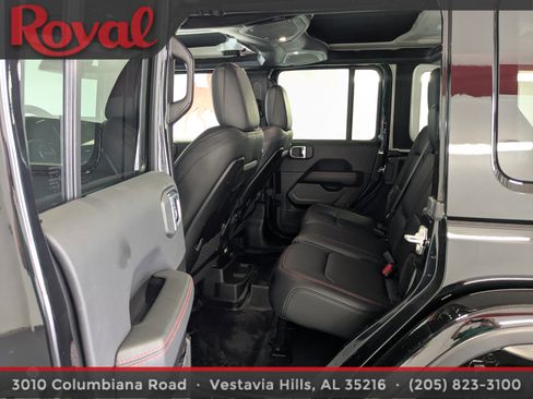 Used 2024 Jeep Wrangler Unlimited Rubicon AWD/4WD image 15