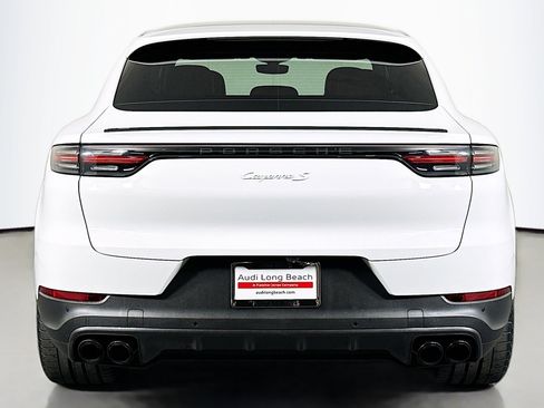 Used 2022 Porsche Cayenne S AWD/4WD image 3