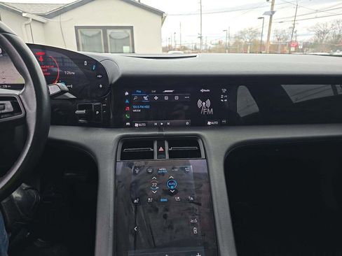 Used 2021 Porsche Taycan image 6