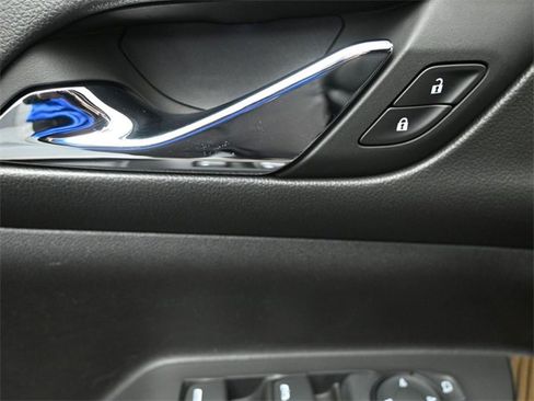 Used 2023 GMC Acadia SLE w/ Driver Convenience Package image 11