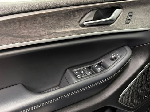 Used 2022 Jeep Grand Cherokee L Limited w/ Luxury Tech Group II image 36