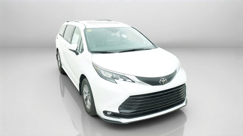 New 2026 Toyota Sienna XLE FWD image 4