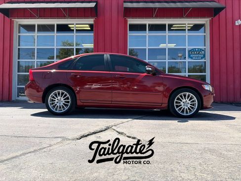 Used 2011 Volvo S40 T5 w/ Climate Pkg FWD image 1