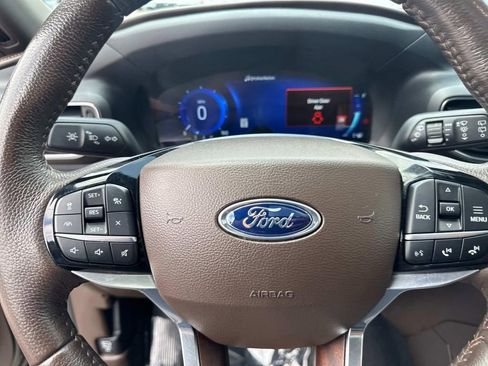 Used 2022 Ford Explorer King Ranch w/ Premium Technology Package image 24