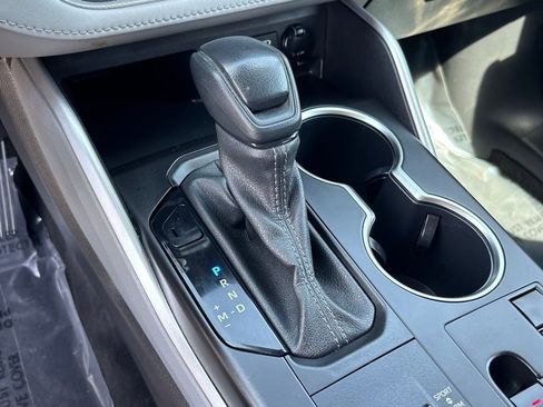 Used 2023 Toyota Highlander L image 21