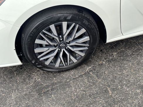 Used 2025 Nissan Altima 2.5 SV FWD image 24