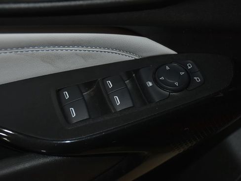 Used 2025 Chevrolet Trax LT w/ LT Convenience Package FWD image 21
