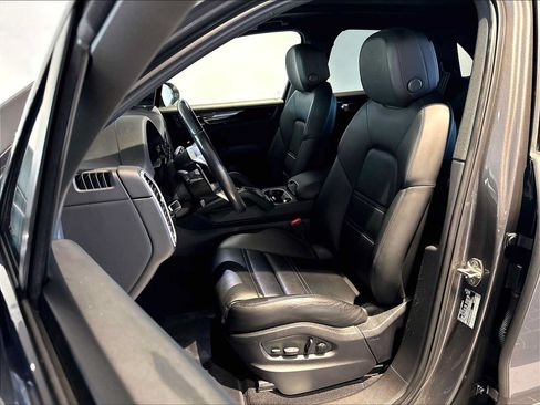 Used 2023 Porsche Cayenne AWD/4WD image 8