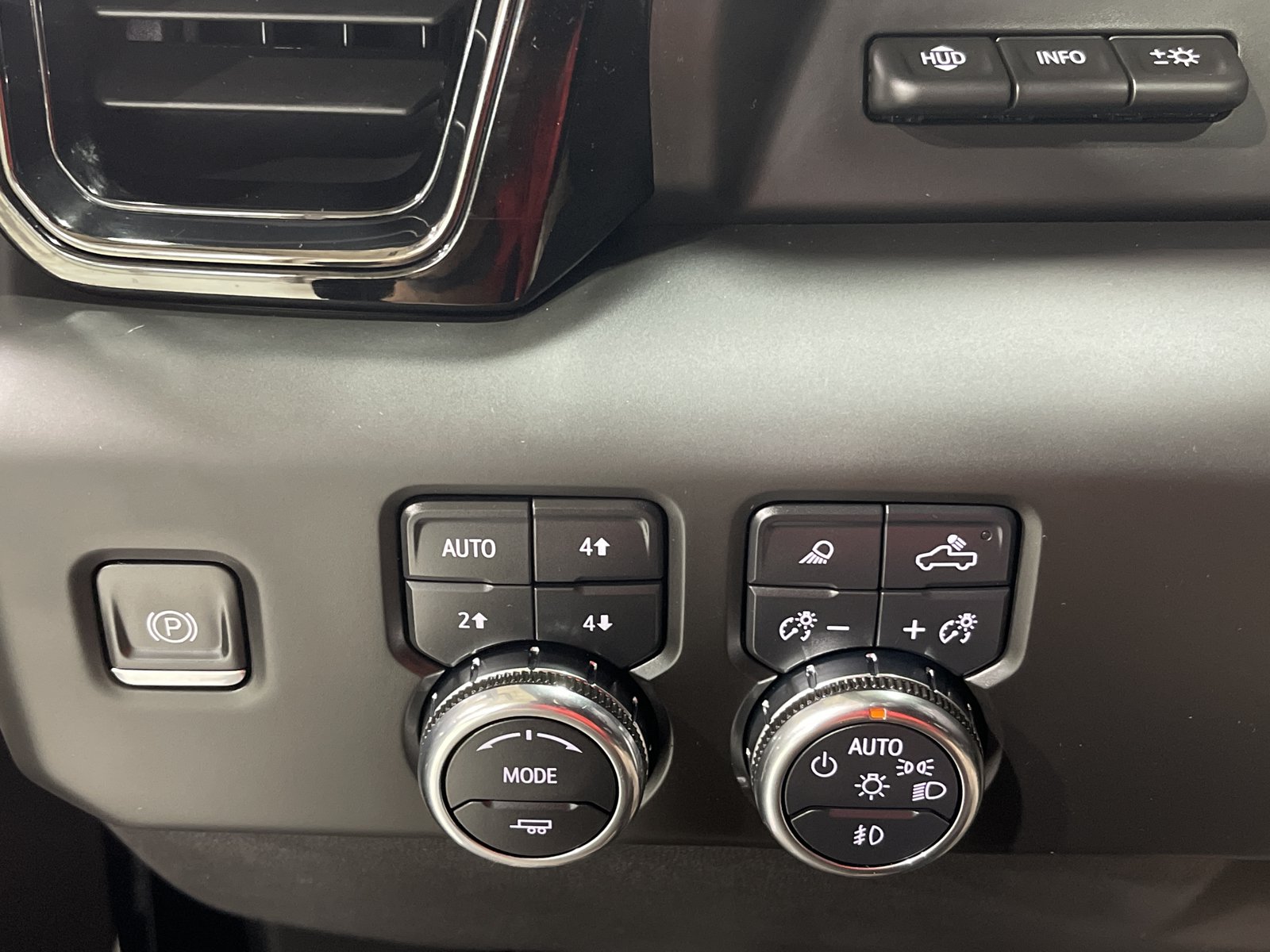 Used 2024 GMC Sierra 1500 AT4 w/ Technology Package AWD/4WD image 33