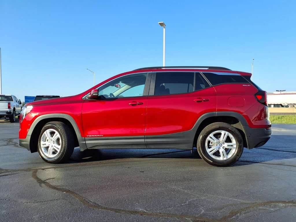 Used 2024 GMC Terrain SLE w/ Driver Convenience Package FWD image 31