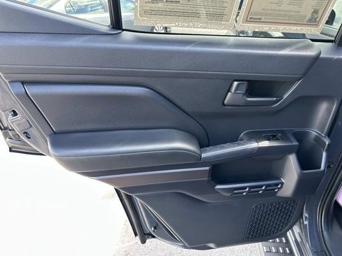 Used 2025 Toyota 4Runner SR5 AWD/4WD image 26