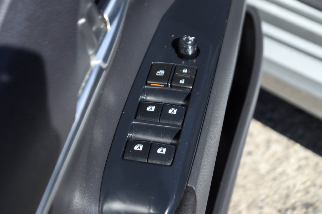 Used 2018 Toyota Camry SE FWD image 15