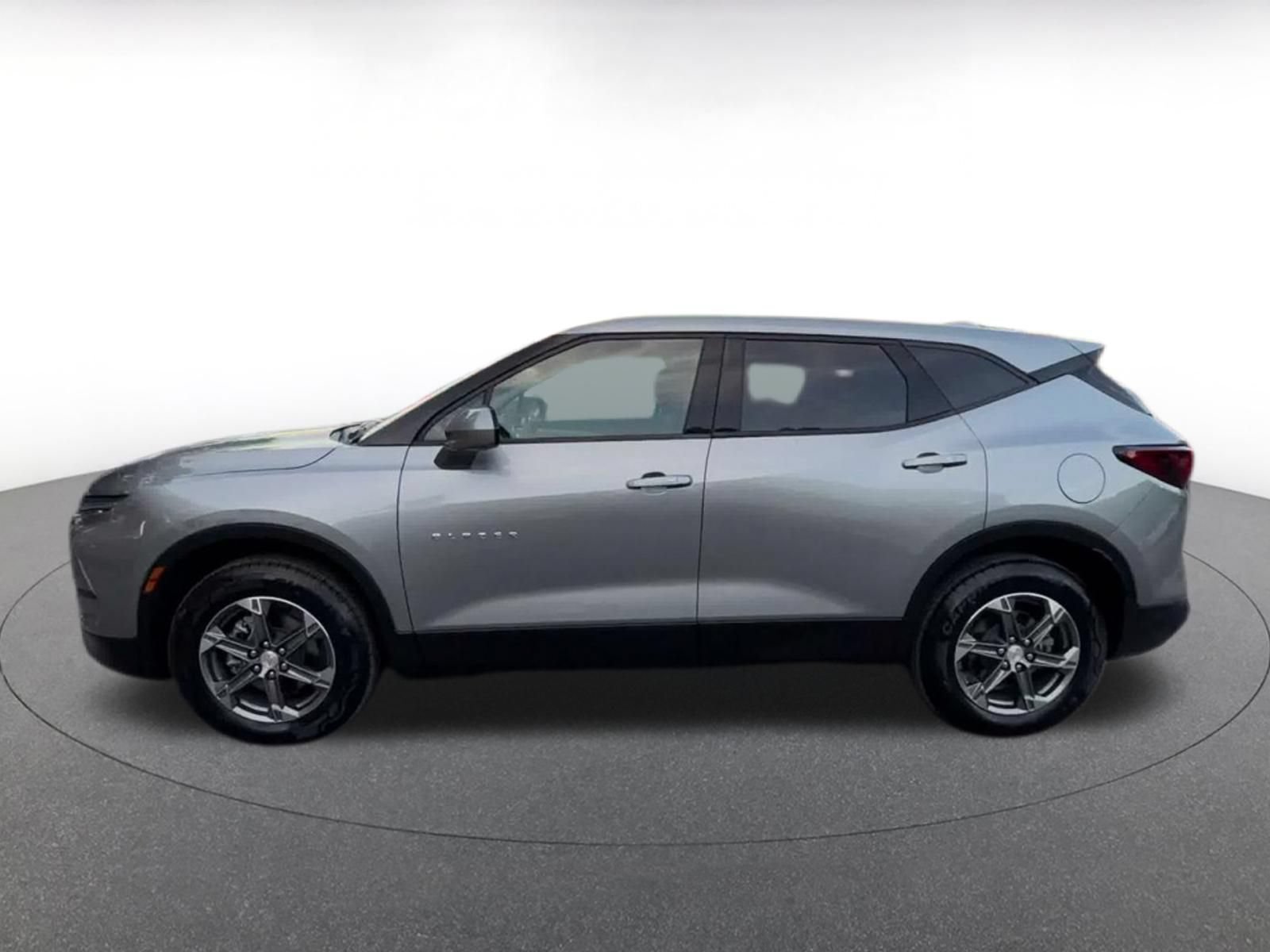 Used 2025 Chevrolet Blazer LT FWD image 8