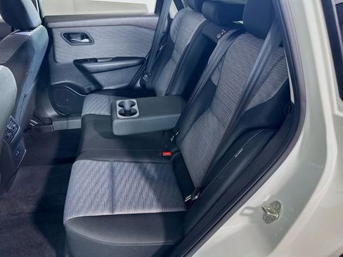 Used 2023 Nissan Rogue SV image 14