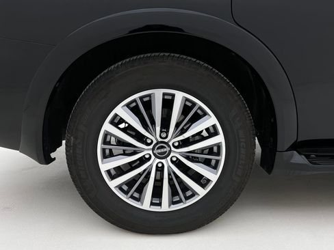 Used 2022 Nissan Armada SL w/ Captain's Chairs Package image 31