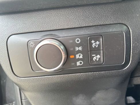 Used 2020 Ford Escape SE image 21