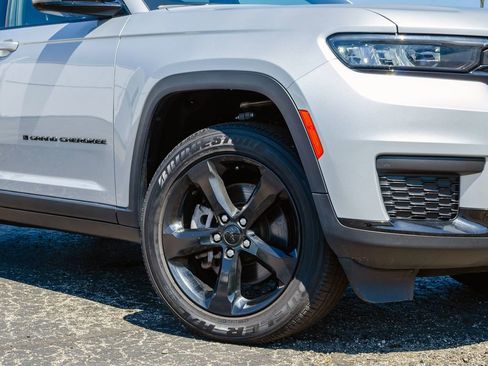 Used 2023 Jeep Grand Cherokee L Laredo AWD/4WD image 13