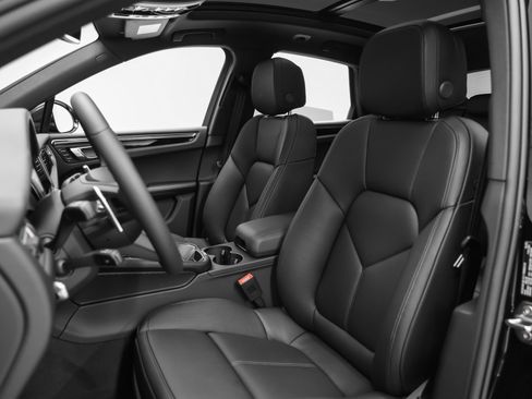 Certified 2025 Porsche Macan image 41