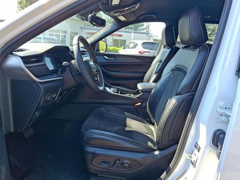 Used 2024 Jeep Grand Cherokee Altitude AWD/4WD image 14