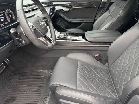 Used 2022 Audi S8 image 5