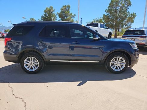 Used 2017 Ford Explorer XLT w/ Equipment Group 202A FWD image 4