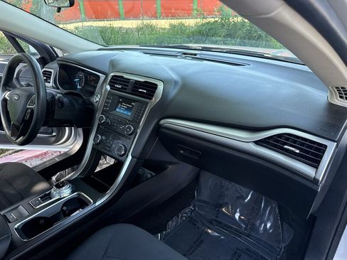 Used 2018 Ford Fusion SE FWD image 21