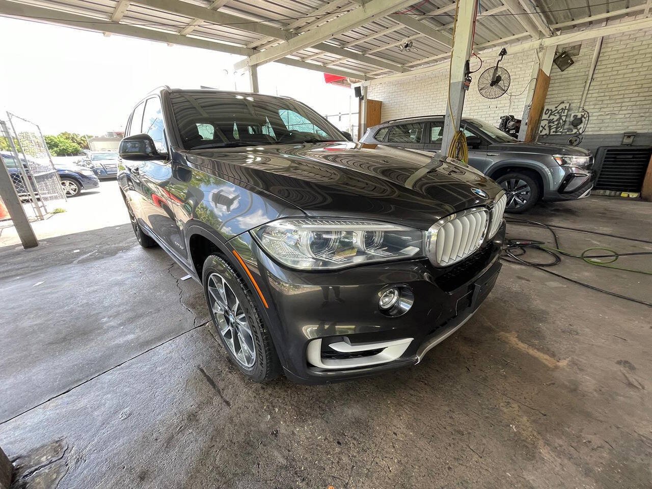 Used 2018 BMW X5 xDrive35i w/ Driving Assistance Package AWD/4WD image 2