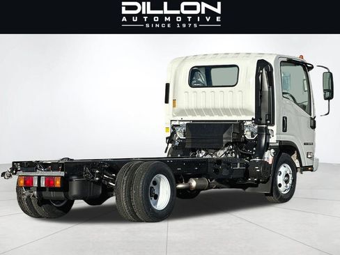 Used 2024 Isuzu NPR RWD image 4