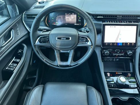 New 2022 Jeep Grand Cherokee Overland w/ Advanced Protech Group III image 14