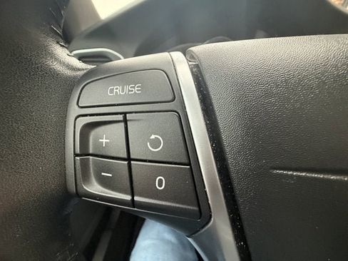 Used 2017 Volvo V60 T5 Premier w/ Convenience Package image 20