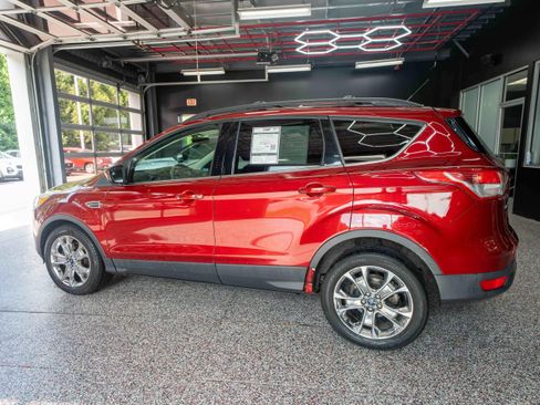 Used 2015 Ford Escape SE w/ Equipment Group 201A AWD/4WD image 2