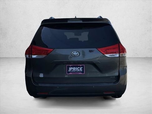 Used 2011 Toyota Sienna XLE w/ Premium Pkg FWD image 6