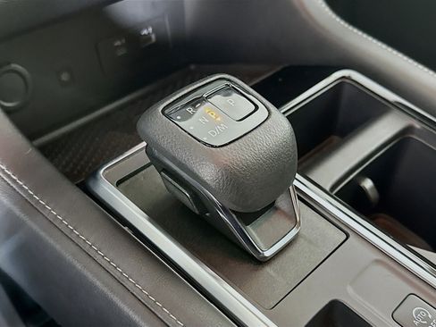 Used 2023 Nissan Pathfinder SL image 25