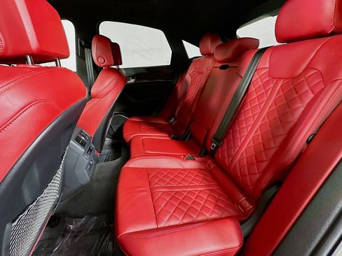 Used 2023 Audi SQ5 Prestige w/ Prestige Package image 9