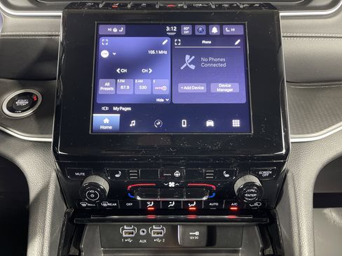 Used 2023 Jeep Grand Cherokee Laredo w/ Luxury Tech Group I image 22