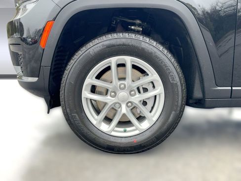 New 2025 Jeep Grand Cherokee L Laredo image 11