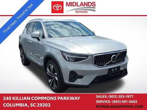 Used 2023 Volvo XC40 B5 Plus w/ Driver Assist Package AWD/4WD image 1