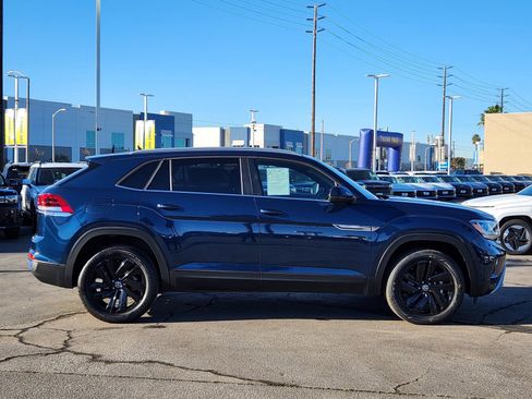 Used 2022 Volkswagen Atlas Cross Sport SE image 8