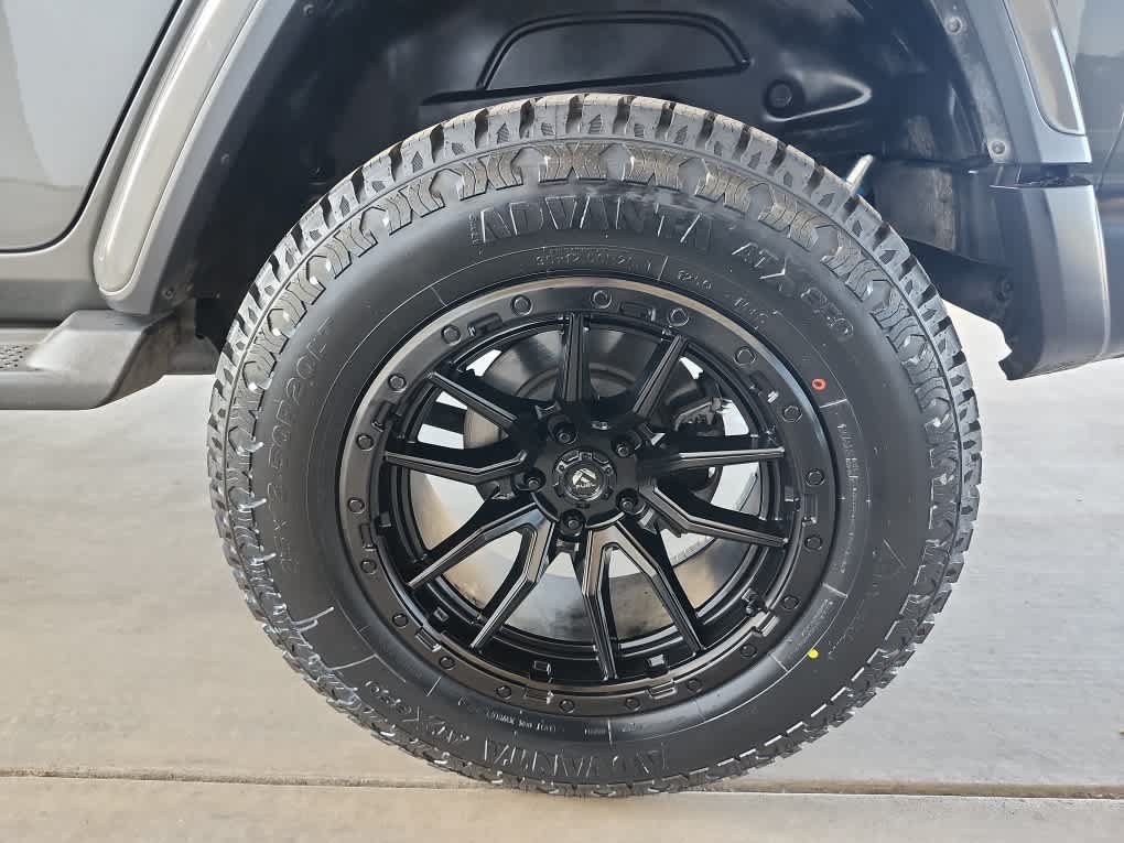 Used 2019 Jeep Wrangler Unlimited Sahara w/ Uconnect 4C Nav & Sound Group AWD/4WD image 10