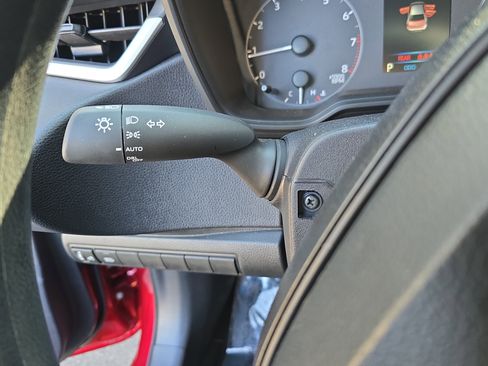 Used 2025 Toyota Corolla LE w/ Convenience Package image 25