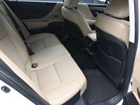 Used 2021 Lexus ES 350 w/ Premium Package image 9