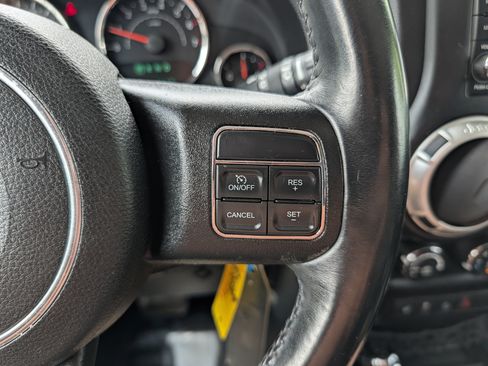 Used 2015 Jeep Wrangler Unlimited Sahara w/ Dual Top Group AWD/4WD image 30