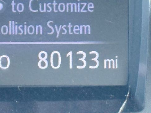 Used 2018 Toyota Tacoma Limited image 32