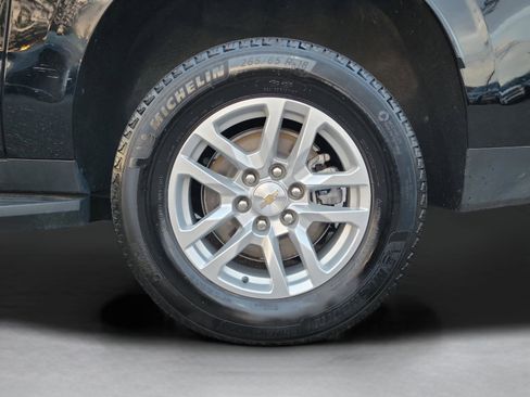 Used 2024 Chevrolet Suburban LT image 7