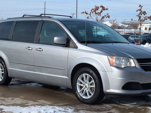 Used 2014 Dodge Grand Caravan SXT image 9